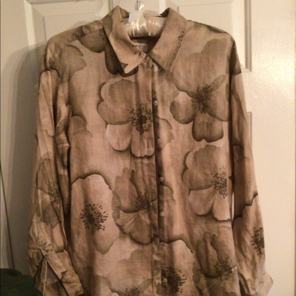 Liz Claiborne linen button down shirt. Size L